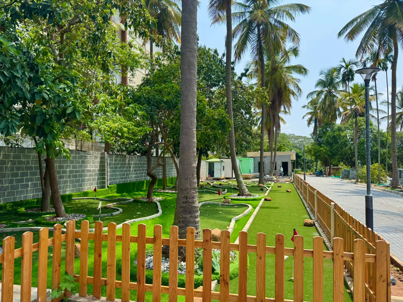 Racketeers — Mini golf garden